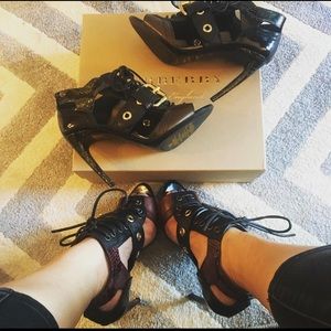 Burberry Prorsum Runway heels! 😍